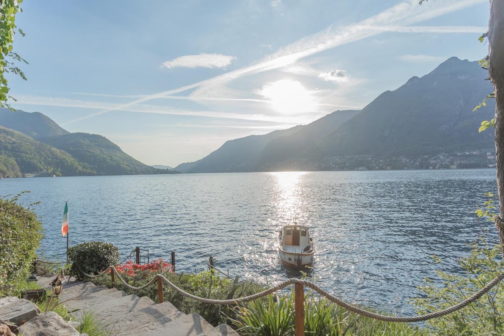 The Writer'S Nest Waterfront Villa By Rent All Como Faggeto Lario Extérieur photo