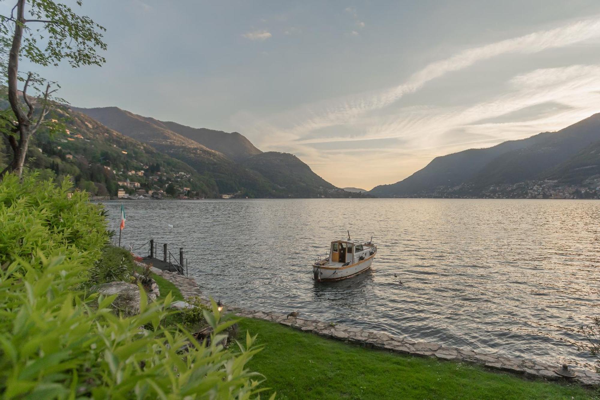 The Writer'S Nest Waterfront Villa By Rent All Como Faggeto Lario Extérieur photo